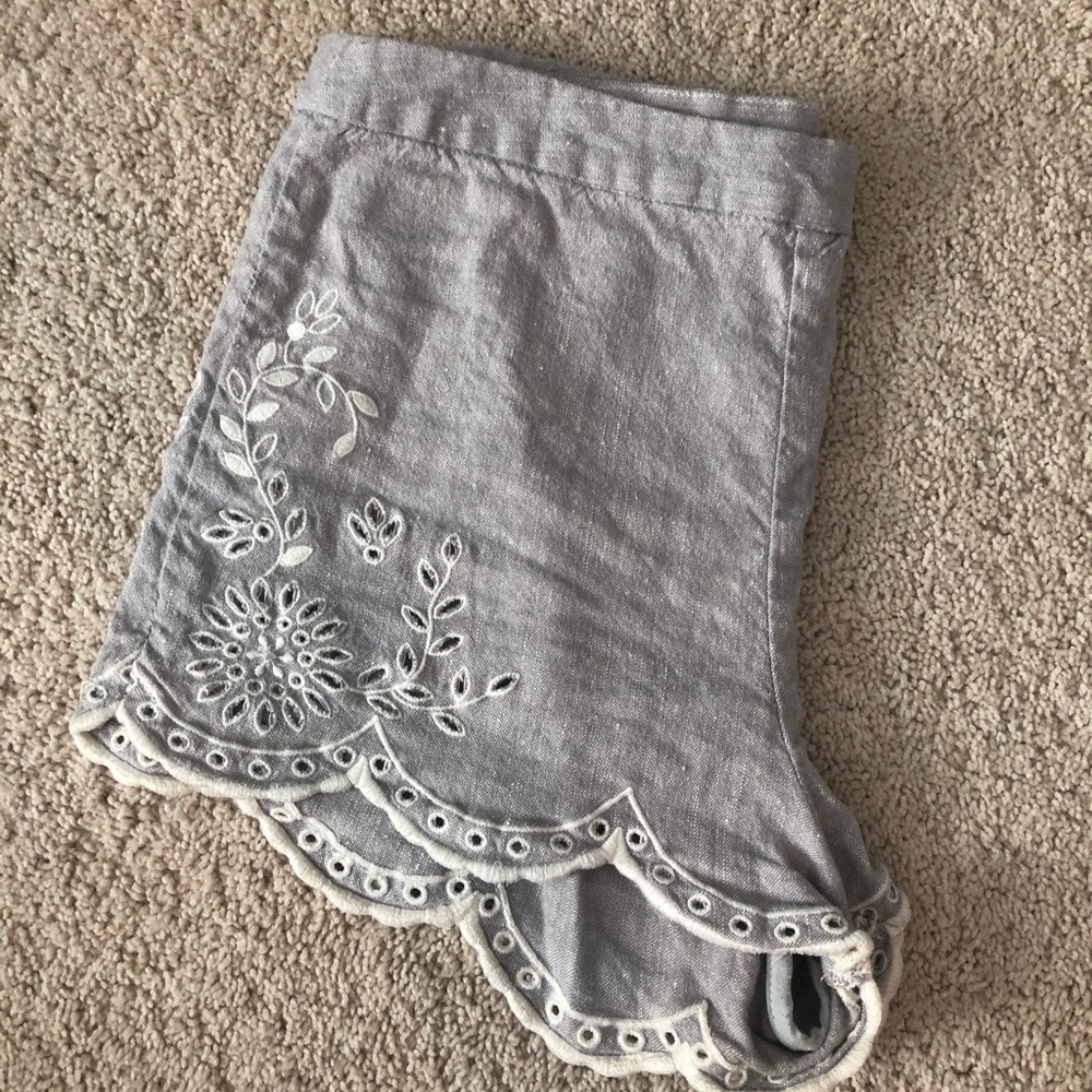 Free People Cute Summer Shorts! Size Zipper. Floral Patter. Size 8.